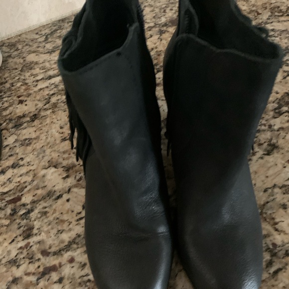 Vince Camuto Fringe Harllin Size 6 - Picture 2 of 9